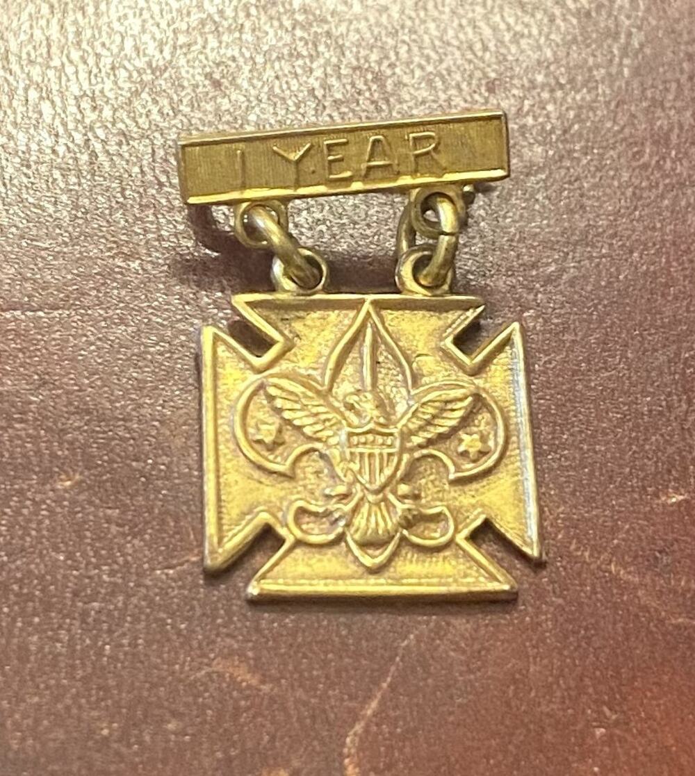 VTG Boys Boy scouts One Year Pin